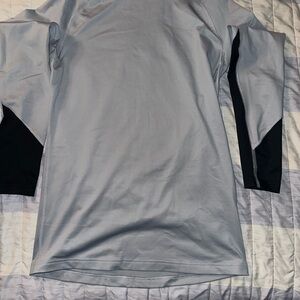 Under Armour Men's Light Gray and Black Long Sleeve Tee